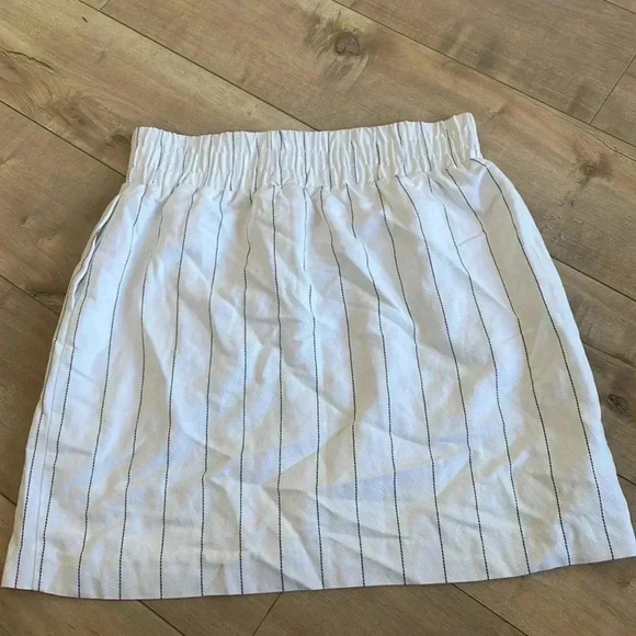 NEW Express High Waisted Pinstripe Linen-Blend Smocked Waist Mini Skirt Sz M - Picture 9 of 12
